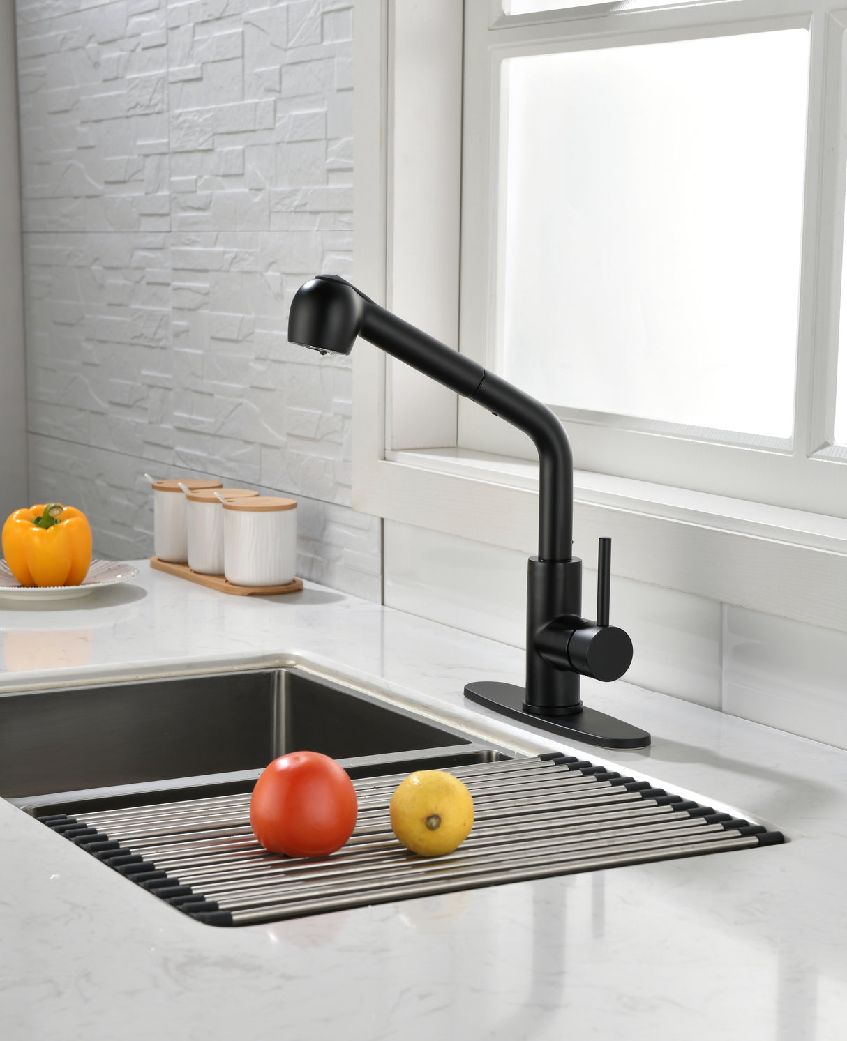 Matte Black Kitchen Stainless SteelFaucets with Pull Down Sprayer