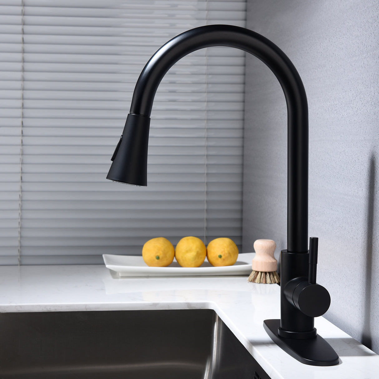 Kitchen Faucet with Pull Out Sprayer-Matte Black