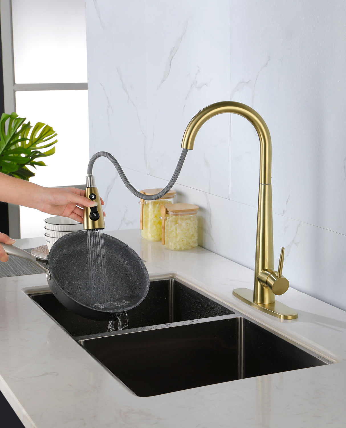 Gold Kitchen Faucets with Pull Down Sprayer