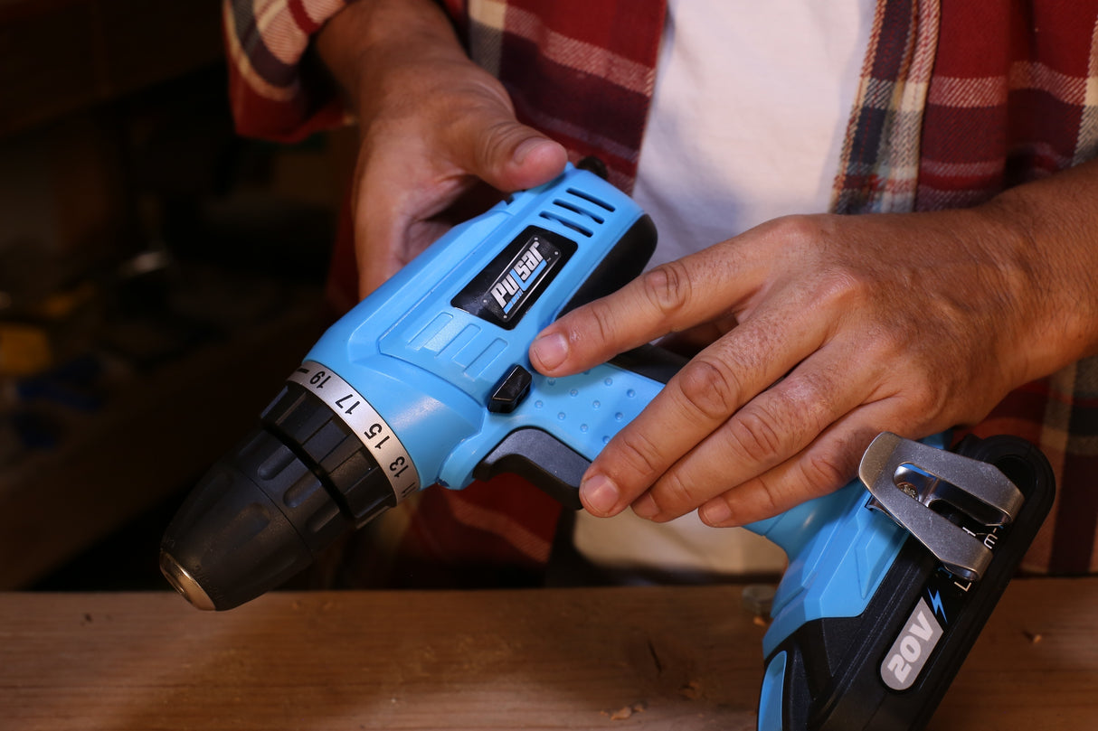 20V Cordless Lithium-Ion Drill & Flashlight Kit