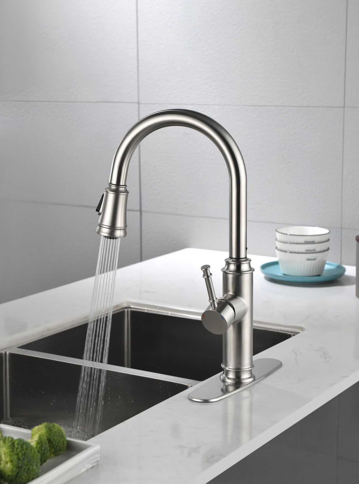 Single Handle High Arc Pull Out Kitchen Faucet