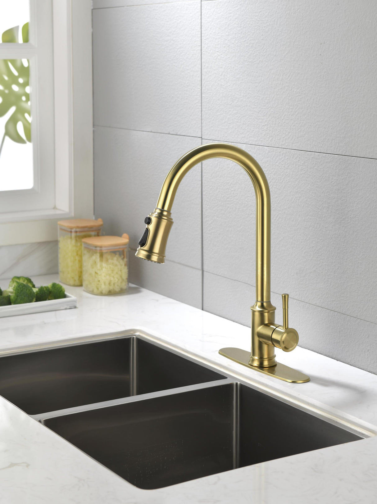 Single Handle High Arc Pull Out Kitchen Faucet Brushed Gold